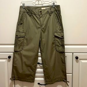 NWOT DKNY Army green cargo Capris size 6